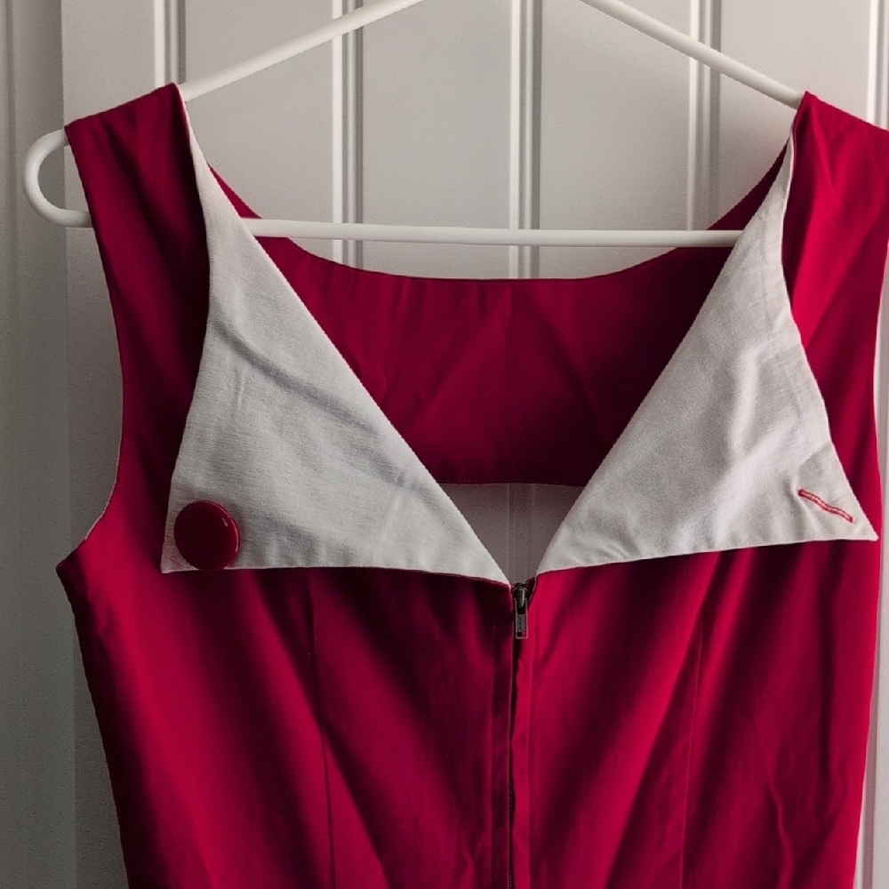 Bettie Page Elegant Backless Red Dress - Picture 5 of 8